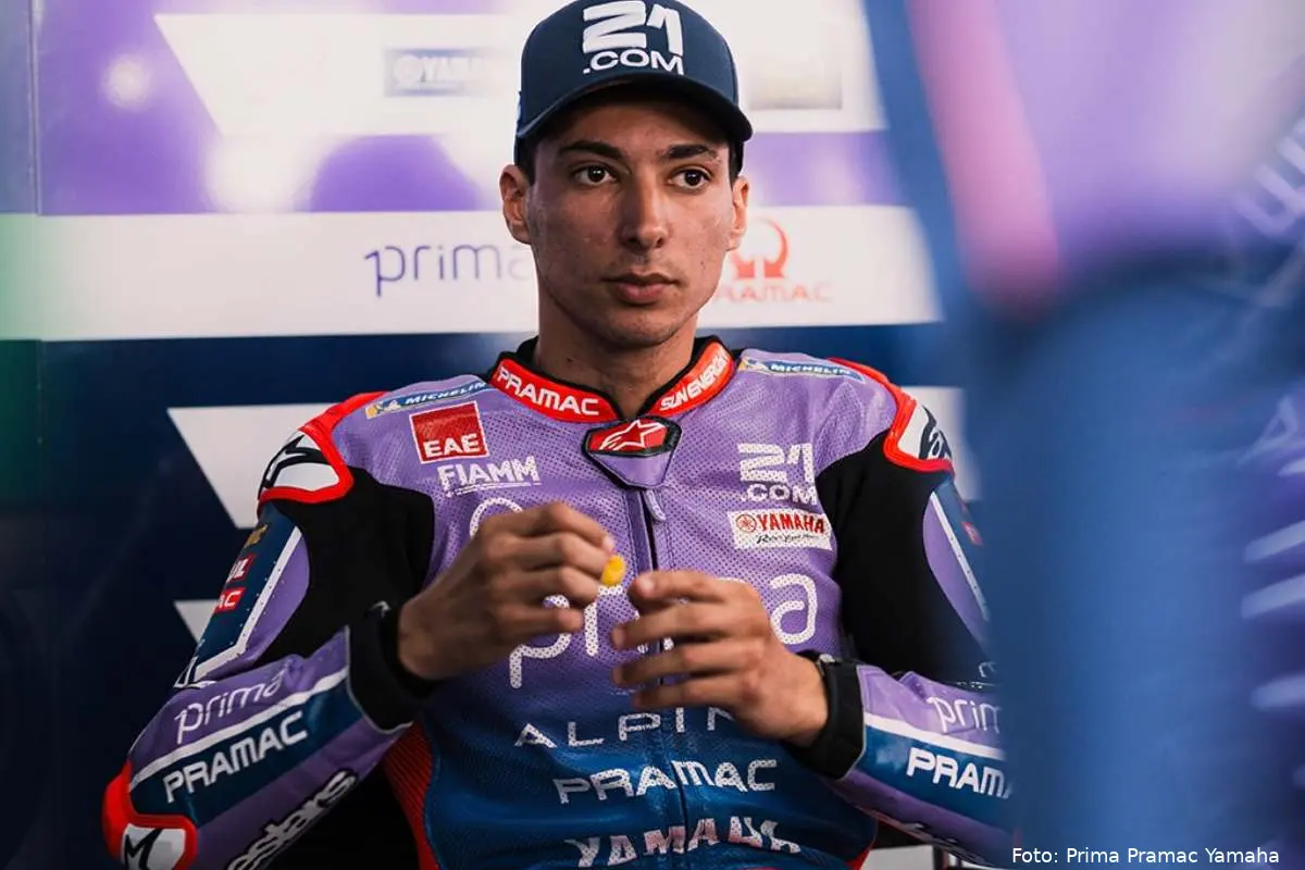 Toprak Razgatlioglu pilota del team Pramac Yamaha nel box a Goiania, Brasile