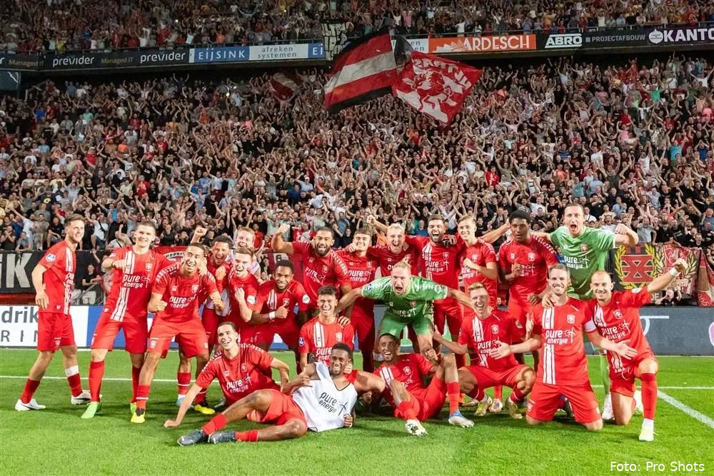 FC Twente PSV Selectie Supporters Grolsch Veste Juichen Seizoen 2022 2023