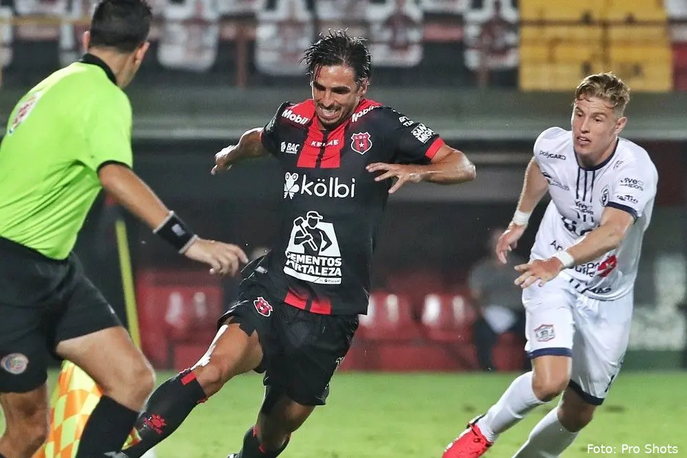 bryan ruiz Alajuelense 1999