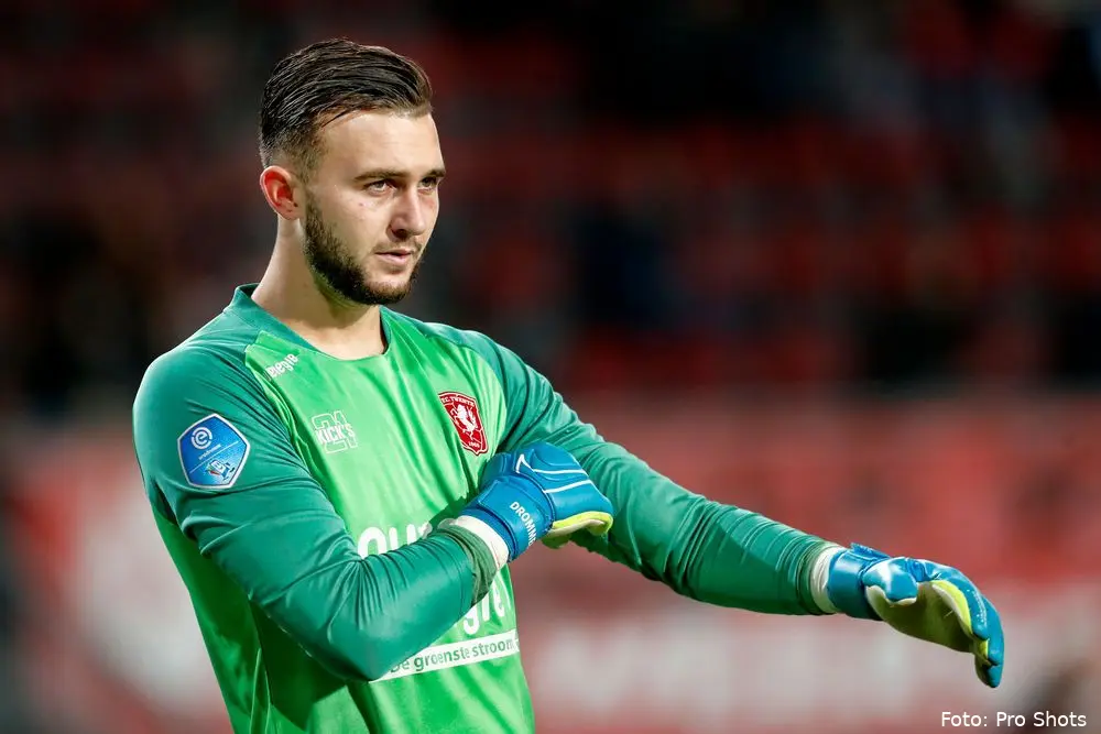 joel drommel fc twente strak kijkend