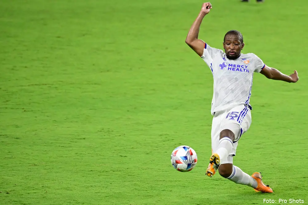 kamohelo mokotjo amerika sliding