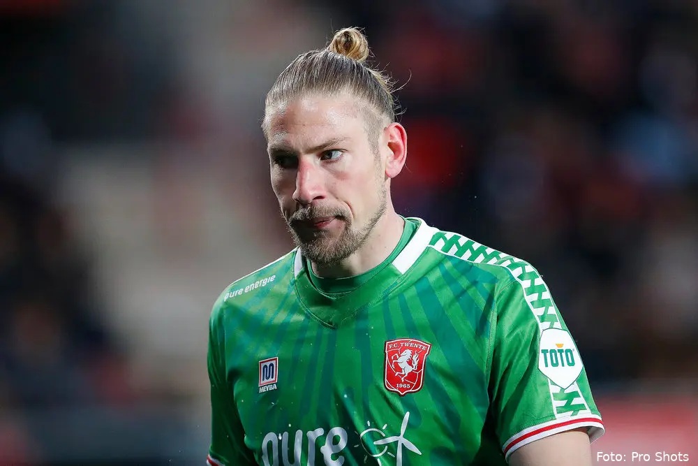 lars unnerstall fc twente psv april 2022 veste
