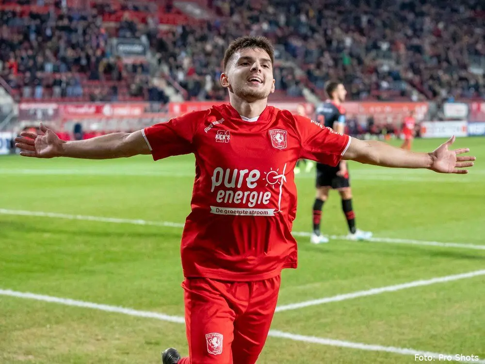 lindon selehai vieren doelpunt fc twente emmen 2019 2020