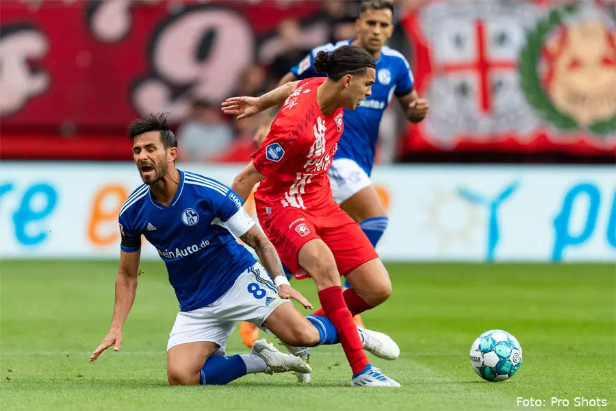 ramiz zerrouki fc twente fc schalke 04 duel de grolsch veste voorbereiding seizoen 2022 2023