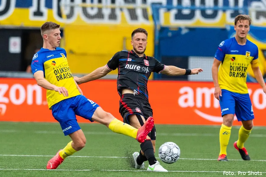 ricky van wolfswinkel mees hoedemakers duel sc cambuur fc twente 2022 2023