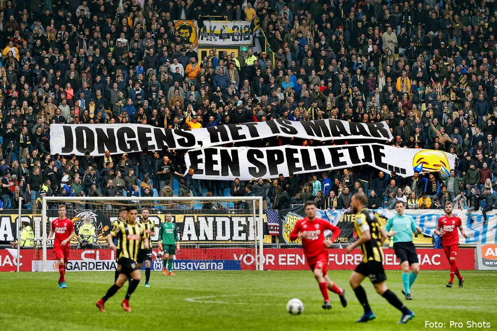 spandoek vitesse twente 2018 degradatie spelletje