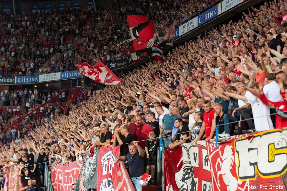 supporters fc twente vieren overwinning 2022