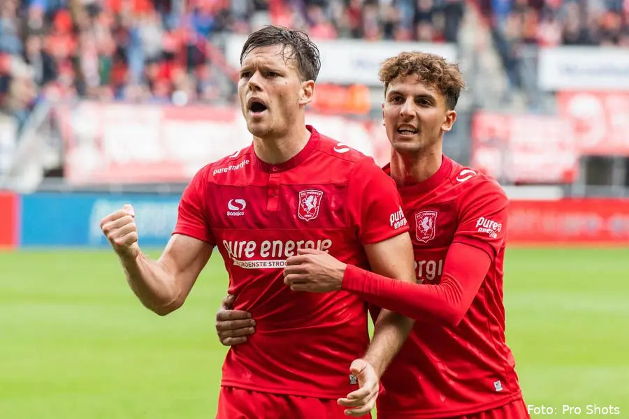 tom boere zekhnini vieren doelpunt fc twente jong psv