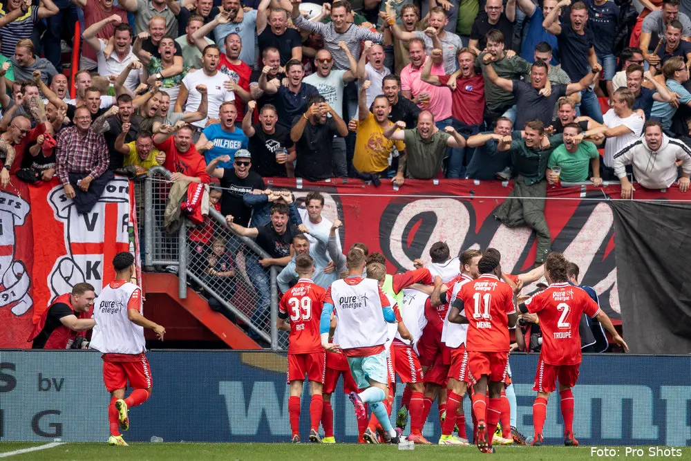 vieren supporters fc twente ajax augustus 2021 grolsch veste