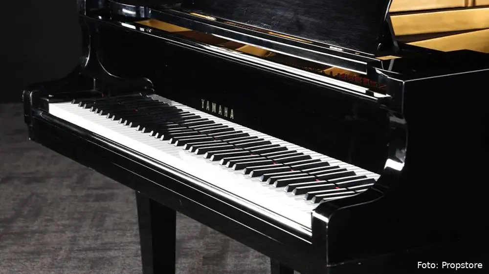 freddie-mercury-yahama-piano-auction