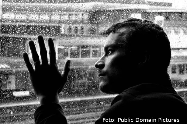 sad-man-and-rain-1330349202VkV