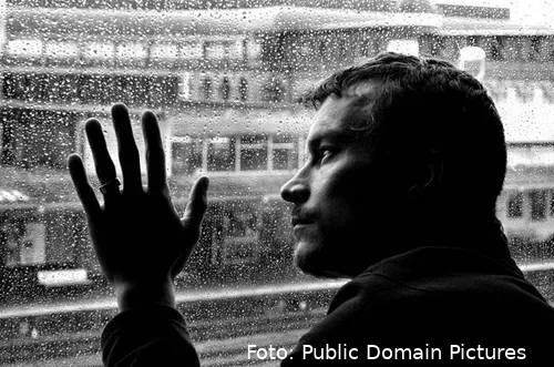 sad-man-and-rain-1330349202VkV