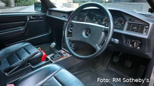 de-mercedes-benz-190e-van-senna-was-rechtsgestuurd-omdat-hij-destijds-in-engeland-woonde