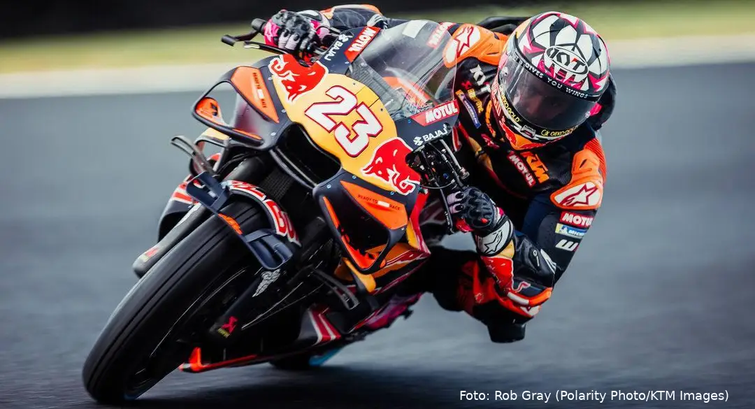 Enea Bastianini guida la KTM RC16 MotoGP sulla pista di Phillip Island