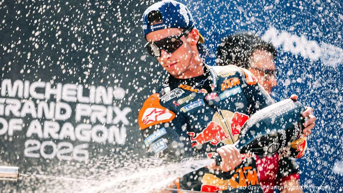 Pedro Acosta pilota KTM MotoGP festeggia il podio ad Aragon
