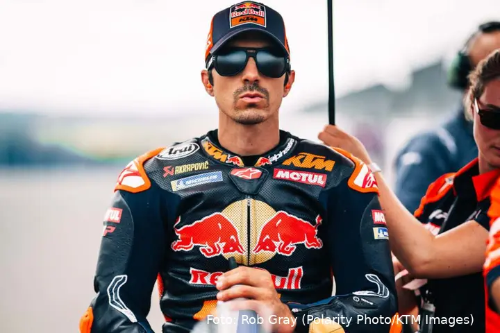 Maverick Vinales pilota del team Red Bull KTM Tech3 sulla griglia MotoGP