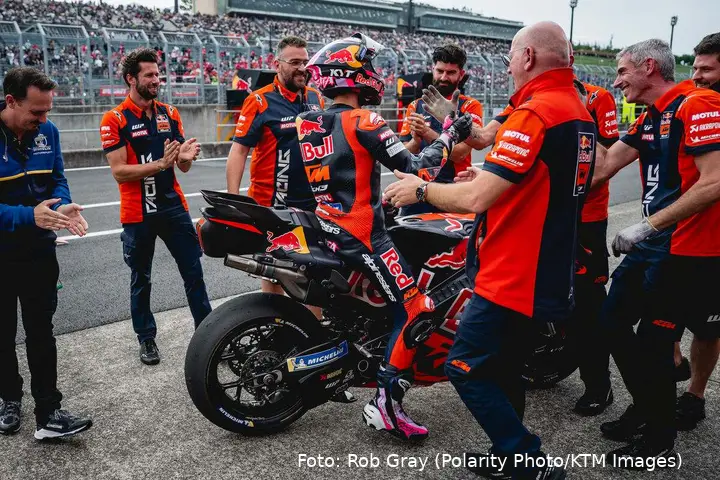 Enea Bastianini with the KTM Tech3 team after the MotoGP race at Motegi
