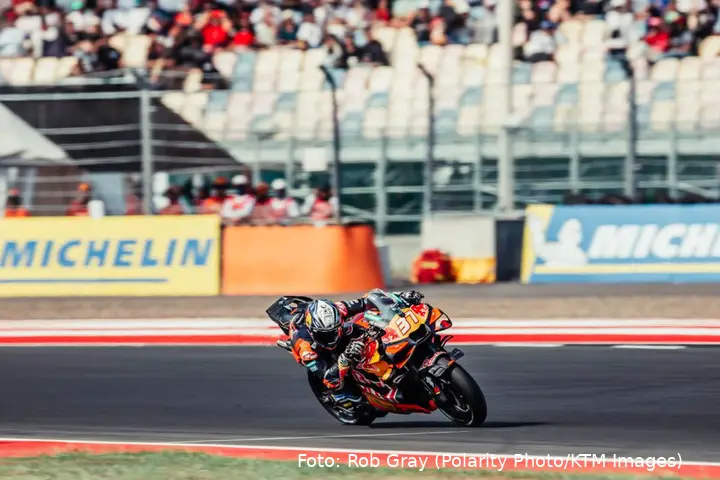 Pedro Acosta guida la KTM RC16 nella gara MotoGP in Indonesia