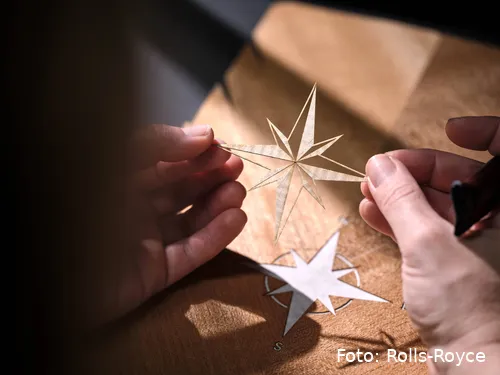 P90633317_highRes_presenting-rolls-roy