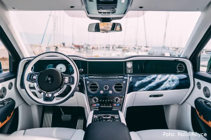 P90633360_highRes_presenting-rolls-roy