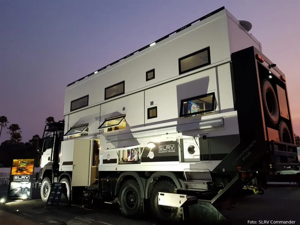 slrv commander 8x8 2 storey sunset 1000x750 c