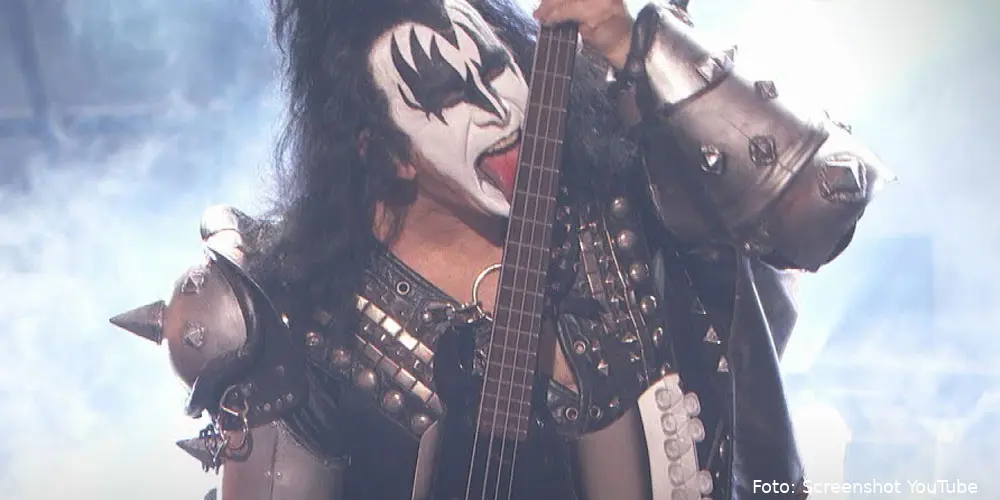 kiss agt social
