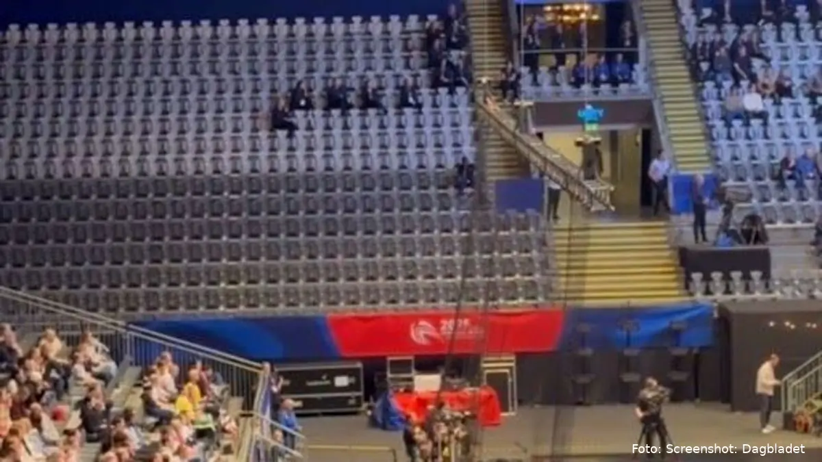 24871296 der var en srlig grund til de tomme tribuner