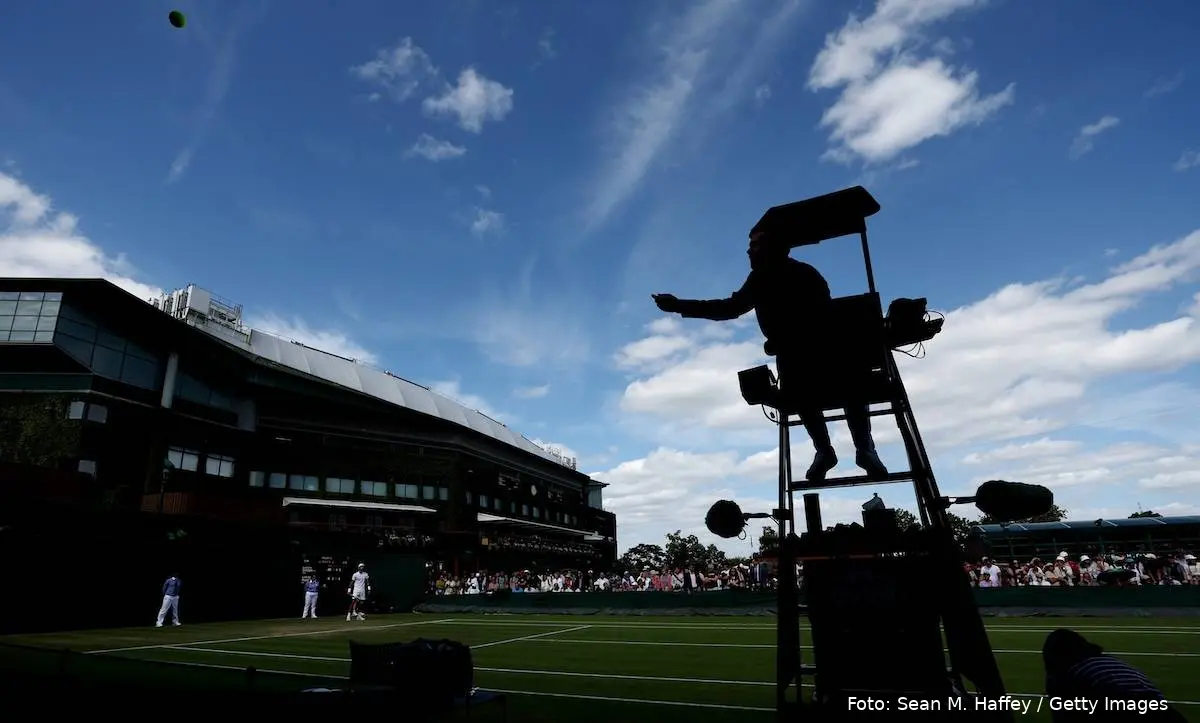 tennis umpire chair