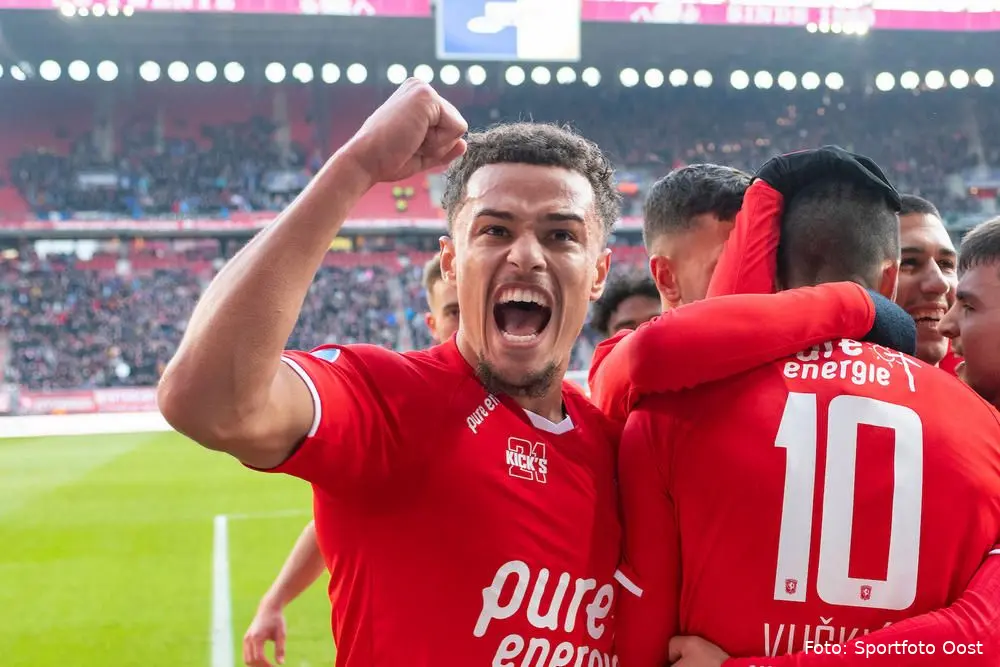 joel latibeaudiere vieren doelpunt fc twente pec zwolle 2019