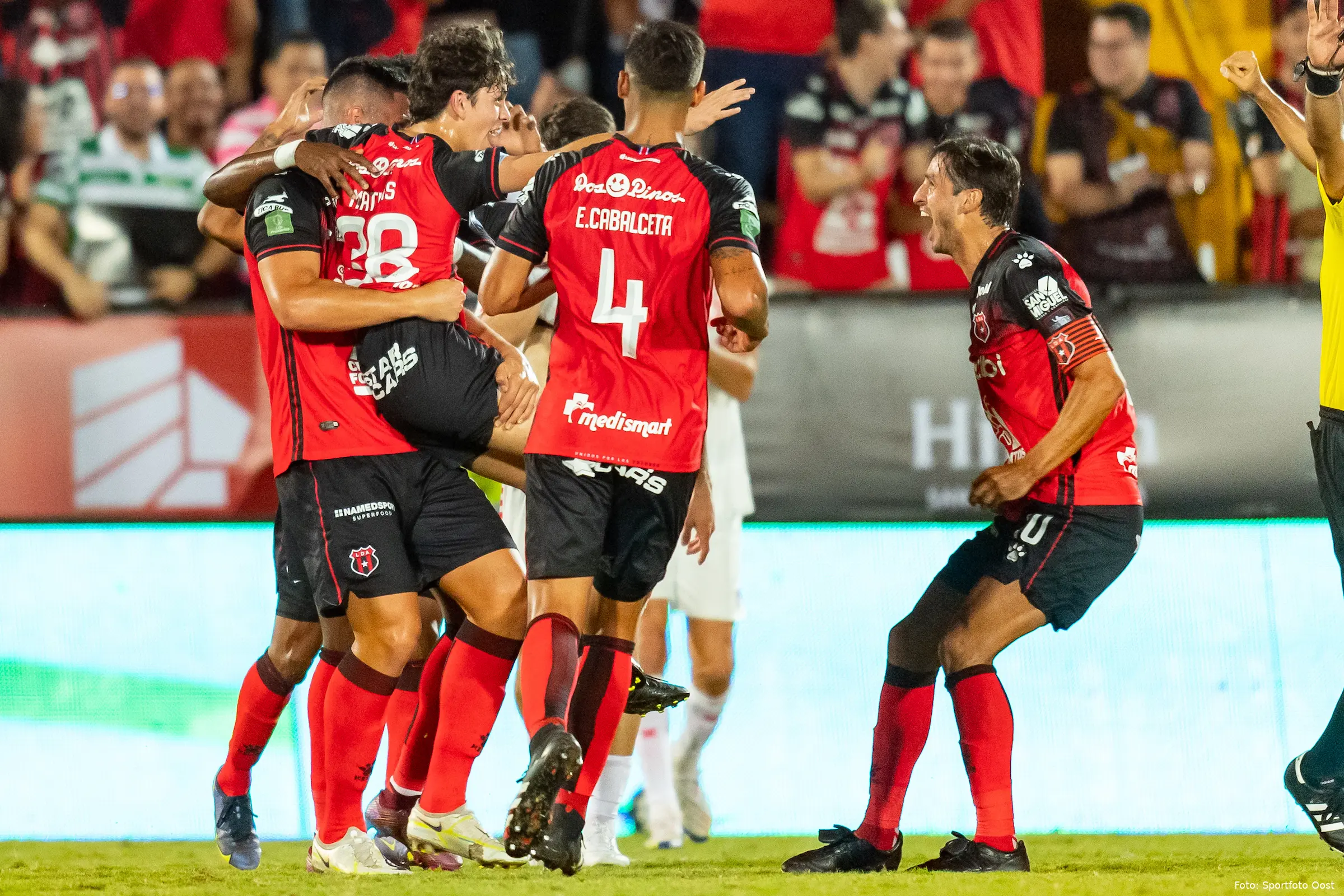 mathias bryan ruiz juichen twente afscheidswedsrijd alajuelense 2022 costa rica