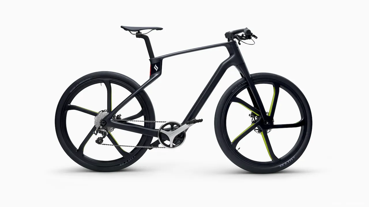superstrata studio black sideview
