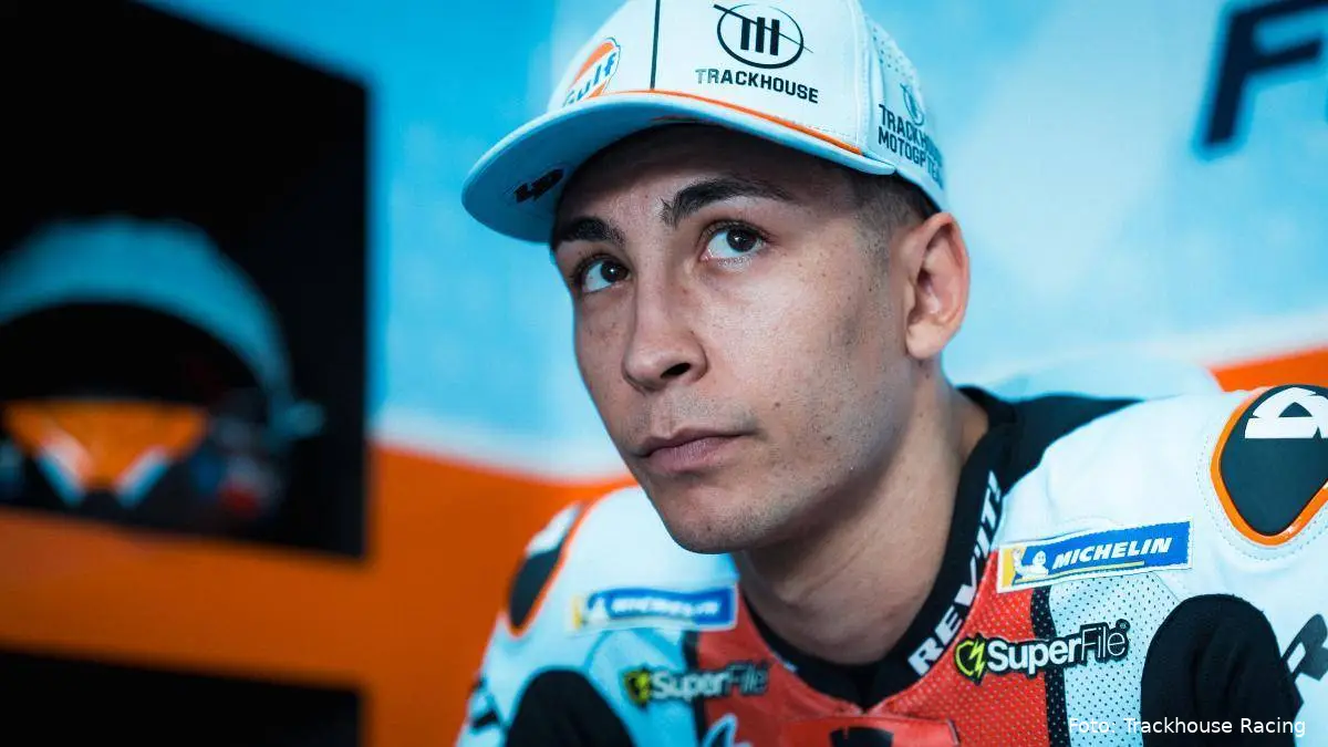 Raul Fernandez pilota Trackhouse MotoGP nel box in Indonesia