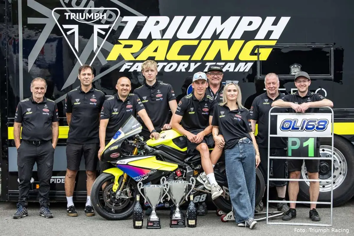 Oli Bayliss Triumph Supersport BSB