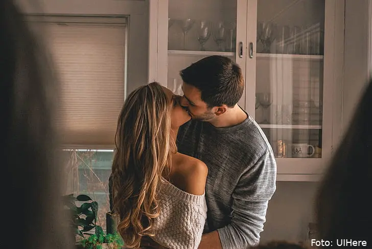 couple kiss kissing engagement