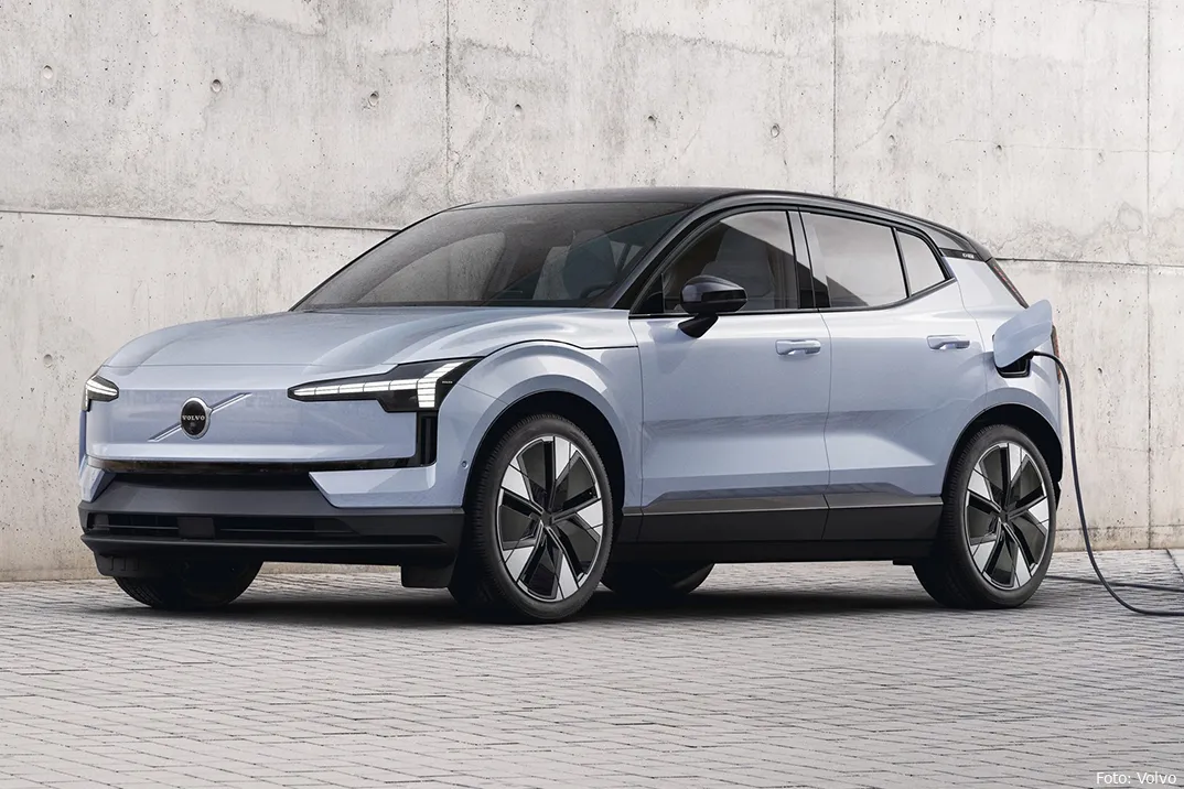 2025 volvo ex30 ev suv 0 hero