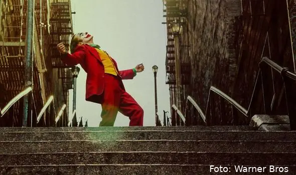 joaquin phoenix as joker in new dc movie joker 1185726