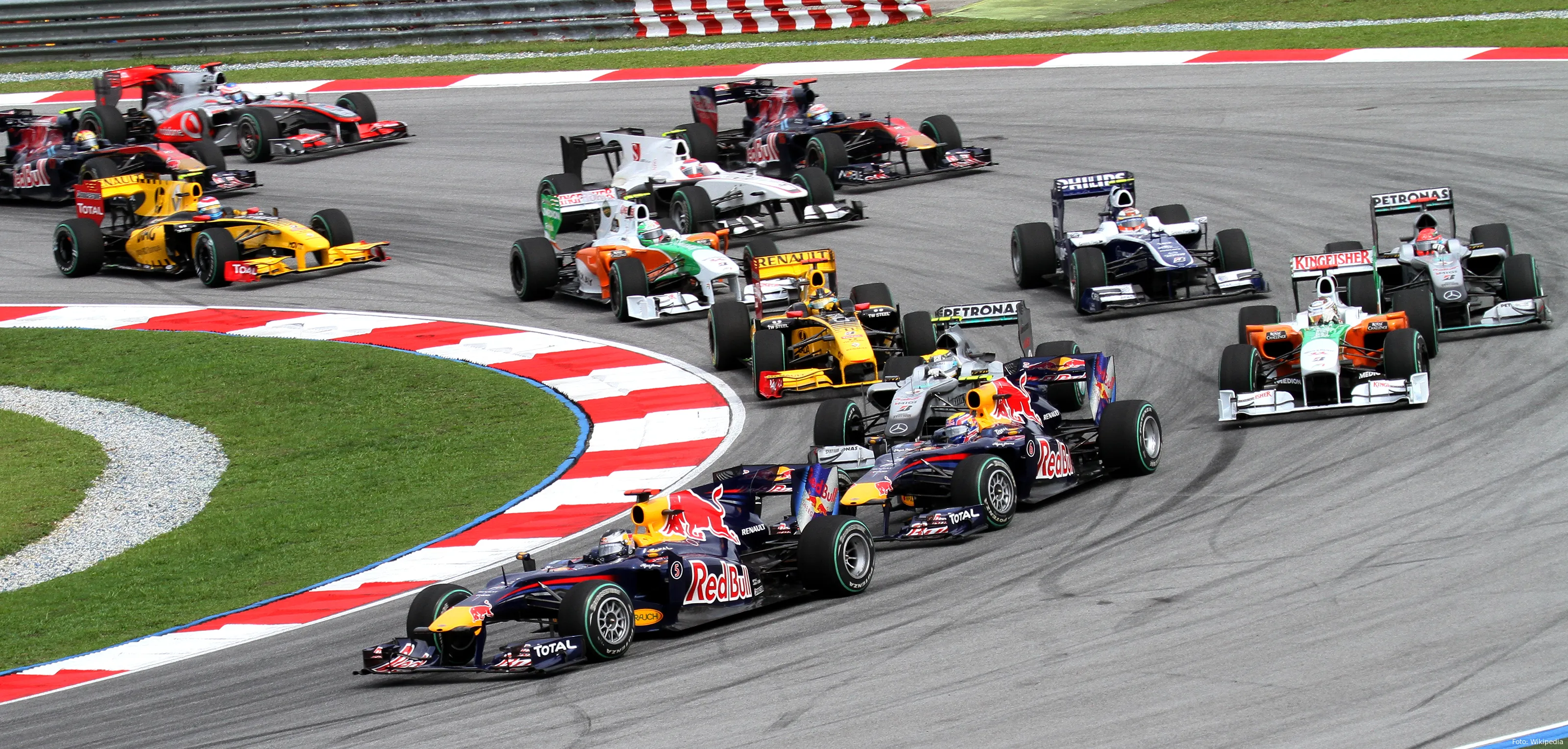 2010 malaysian gp opening lap