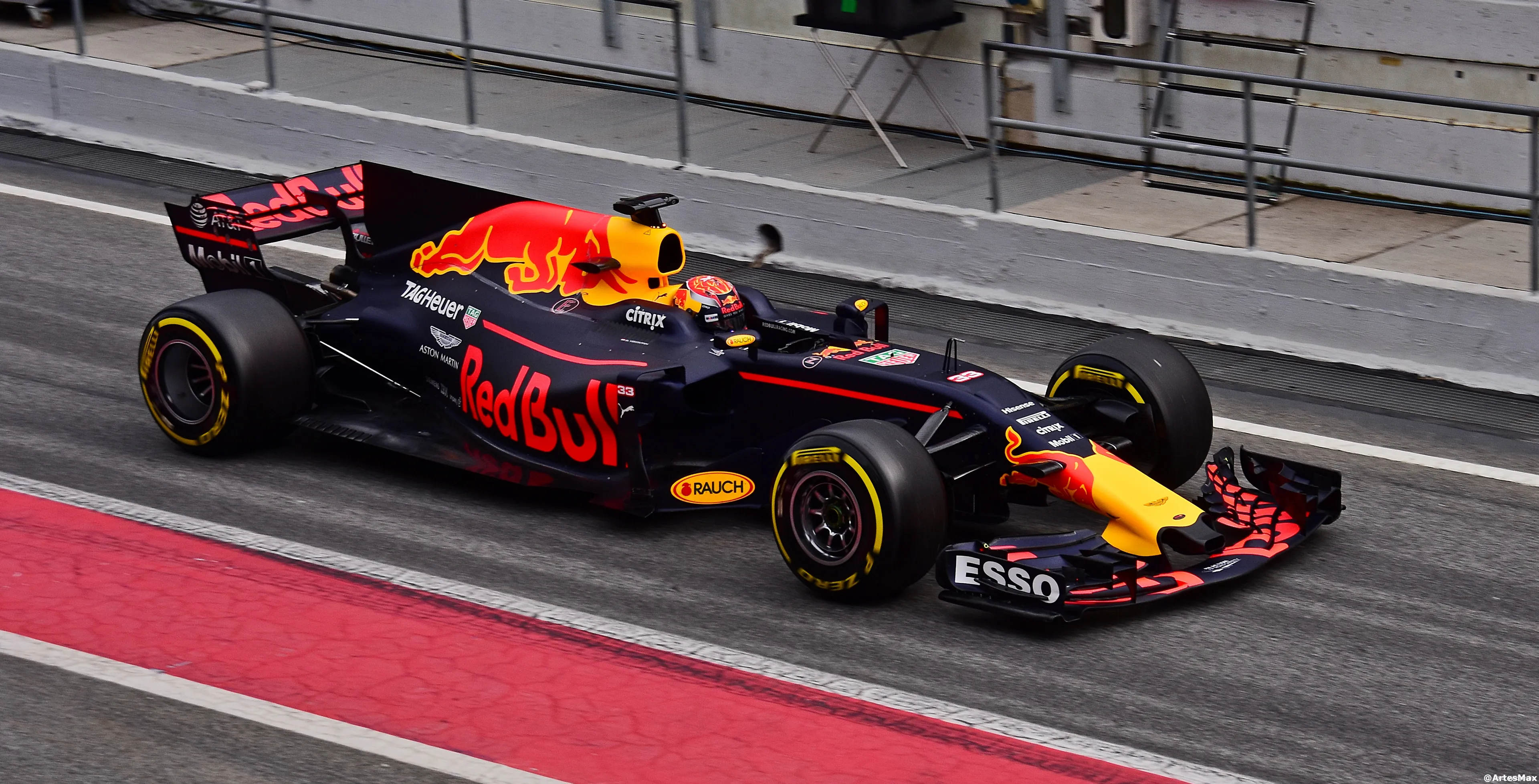 red bull rb13 verstappen barcelona test