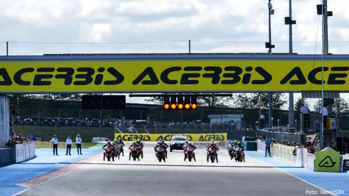 Partenza gara Superbike a Magny-Cours, round Francia 2026
