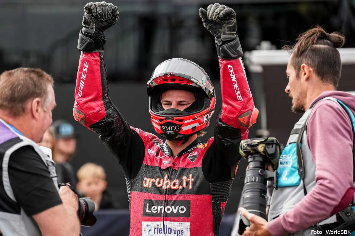 Nicolò Bulega pilota Aruba Ducati Superbike WorldSBK esulta ad Assen