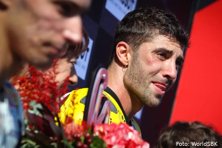 Andrea Iannone e Toprak Razgatlioglu sul podio del Mondiale Superbike