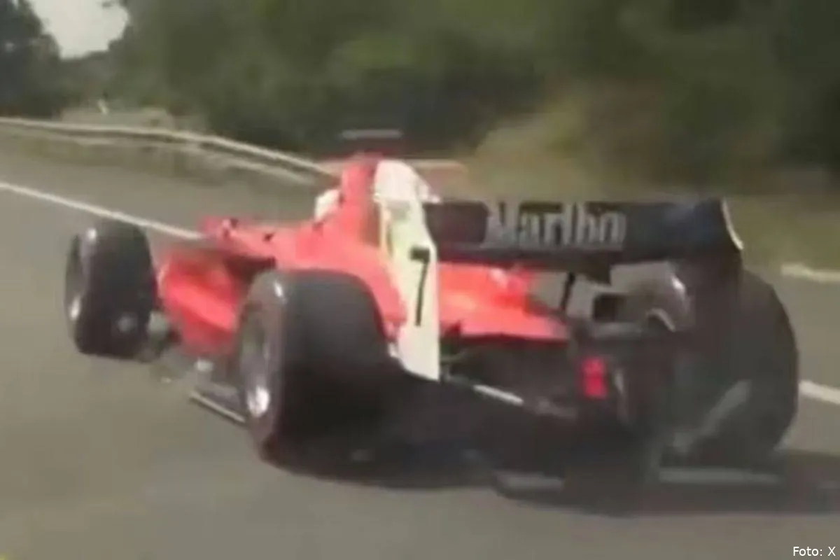 <i>"Det' den falske Ferrari"</i>