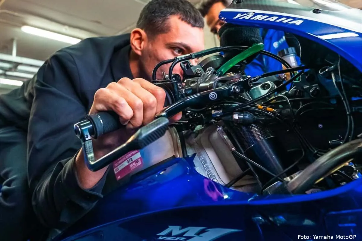 Toprak Razgatlioglu pilota sulla Yamaha M1 MotoGP nel test ad Aragon