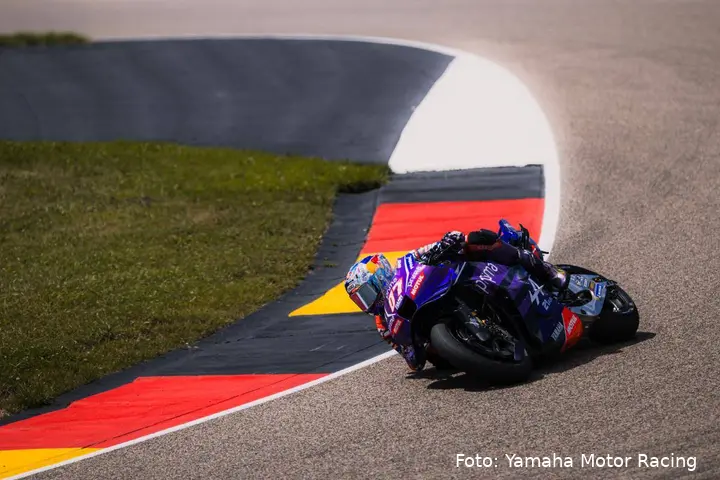 Toprak Razgatlioglu guida la Yamaha M1 MotoGP al Sachsenring