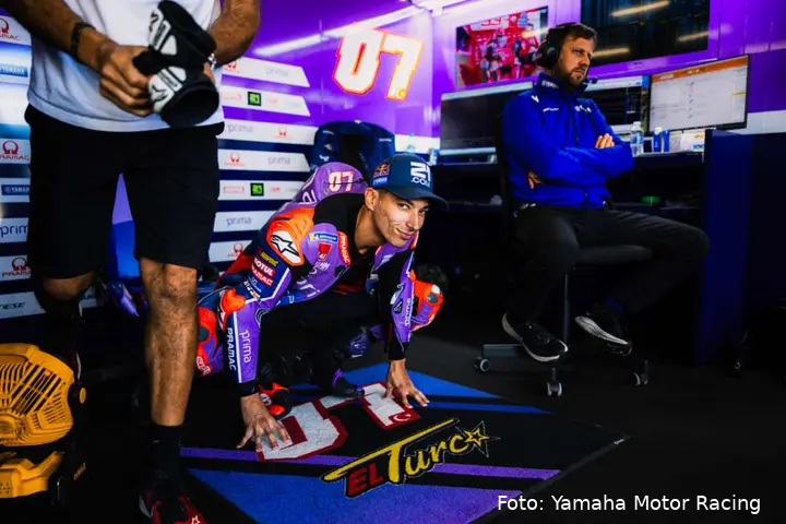 Toprak Razgatlioglu nel box Pramac Yamaha MotoGP