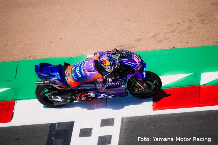 Toprak Razgatlioglu guida la Yamaha M1 MotoGP in pista