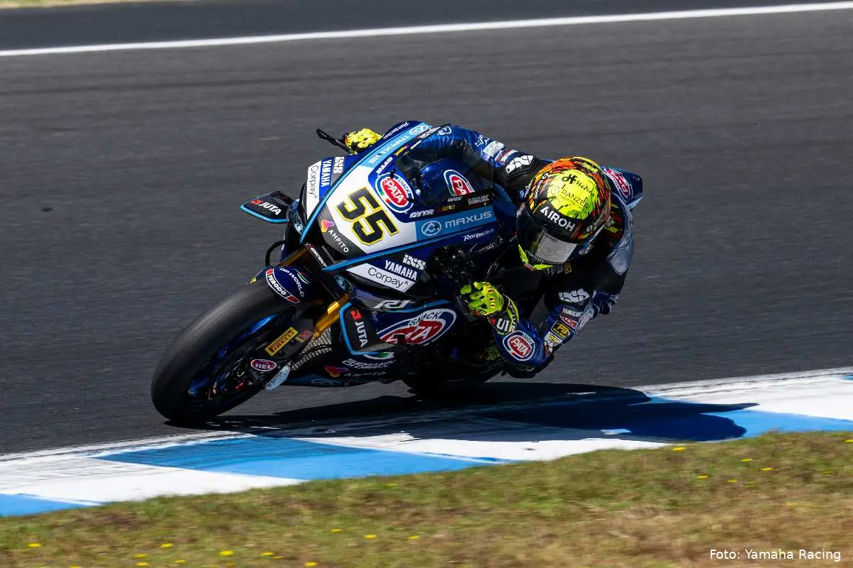 Andrea Locatelli pilota Yamaha Superbike SBK guida la R1 a Phillip Island