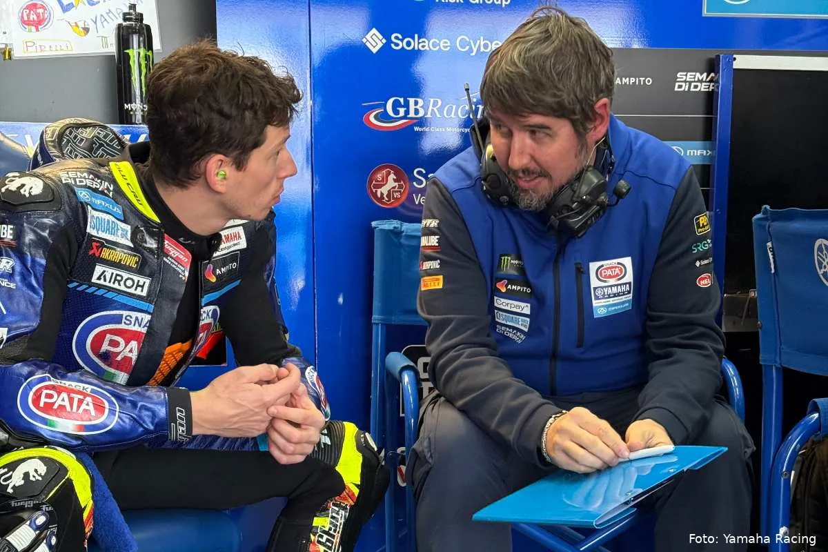 Andrea Locatelli e Giulio Nava nel box Yamaha Superbike