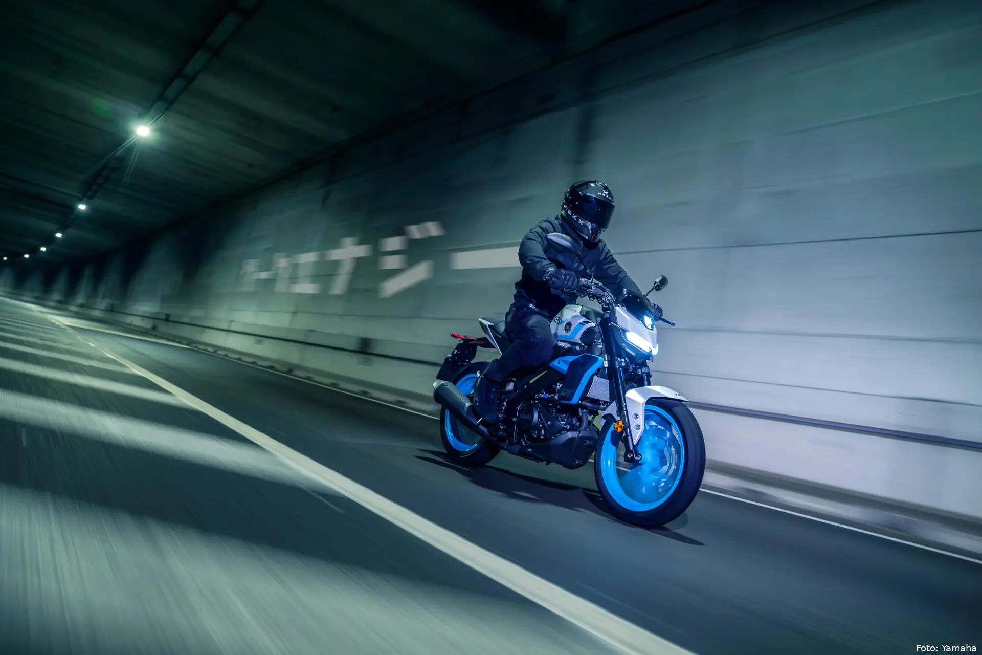 2027-Yamaha-MT125A-EU-Ice_Storm-Action-006-01