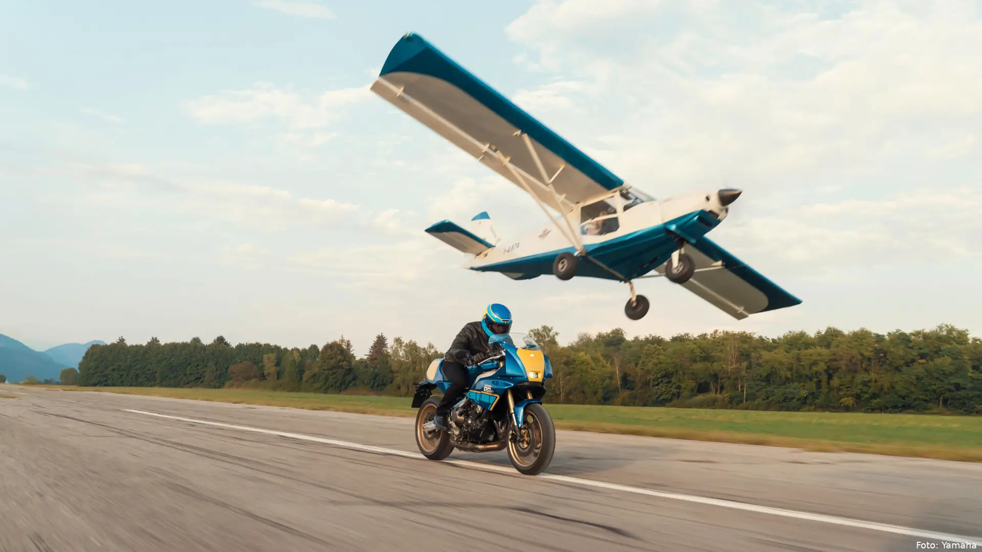 2027-Yamaha-XS850-S-EU-Legend_Blue-Action-003-03